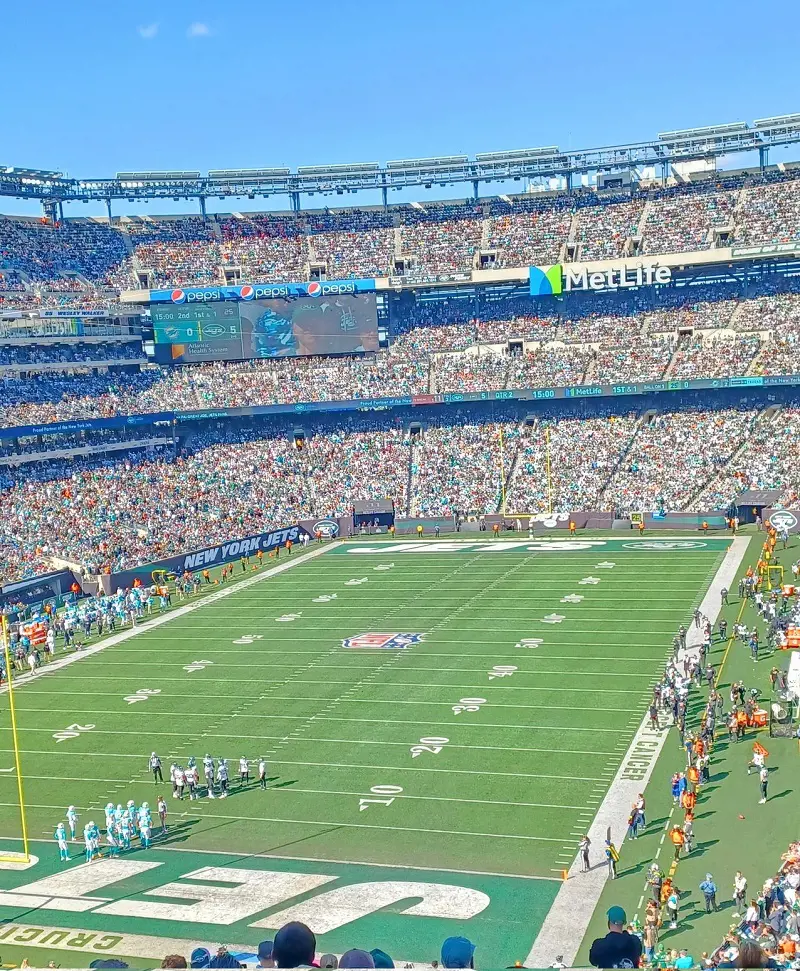 Crowd of football fanatics filled the MetLife stadium during the match between New York Jets and Miami Dolphins in 2022