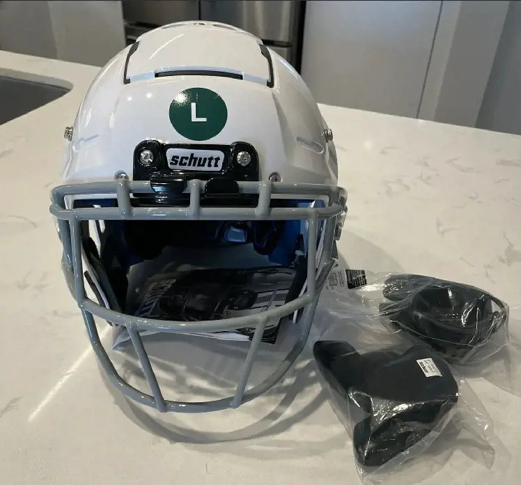 Schutt F7 LTD facemask is made by titanium and is quite durable