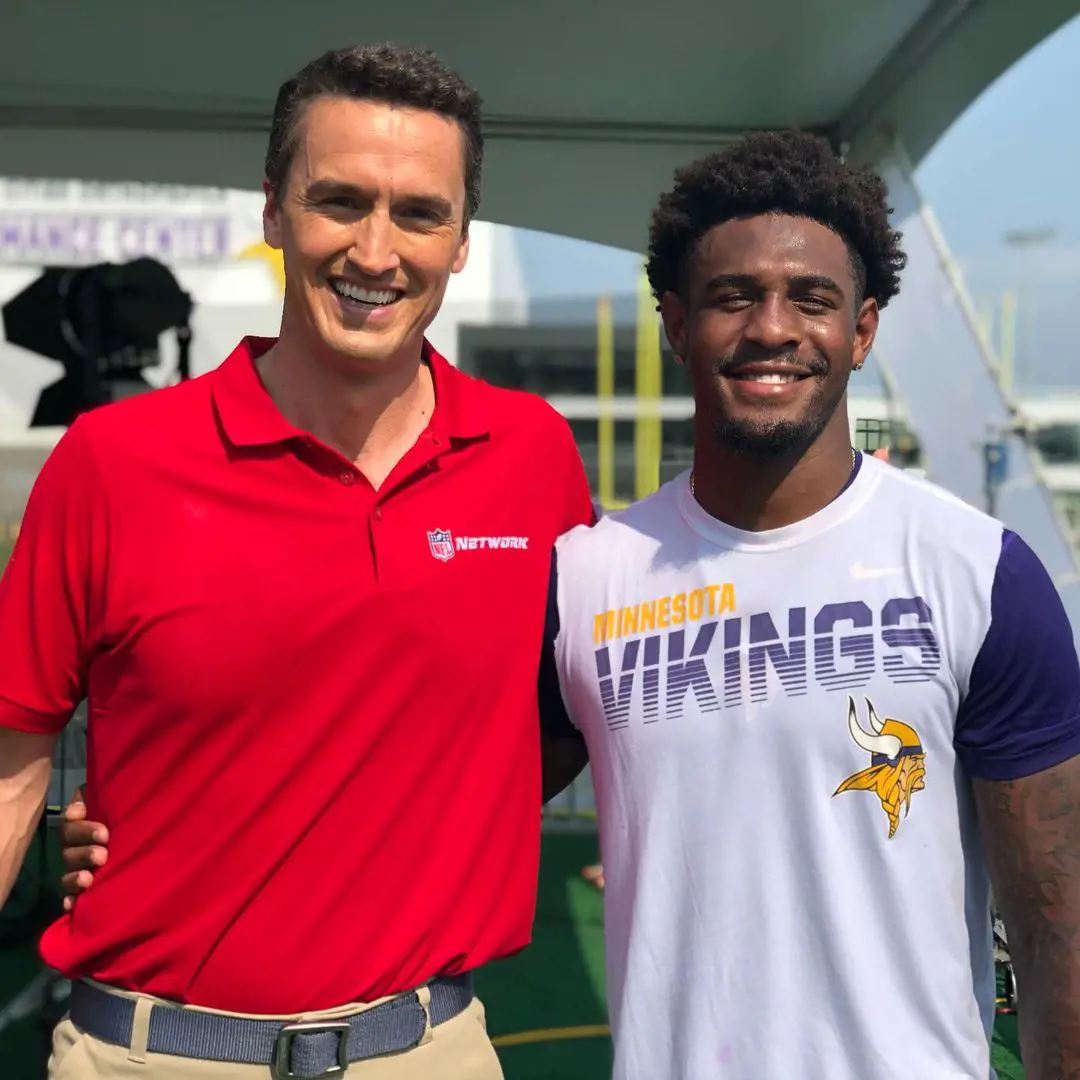 Rhett with the player of Vikings at Superstar Whop preseason