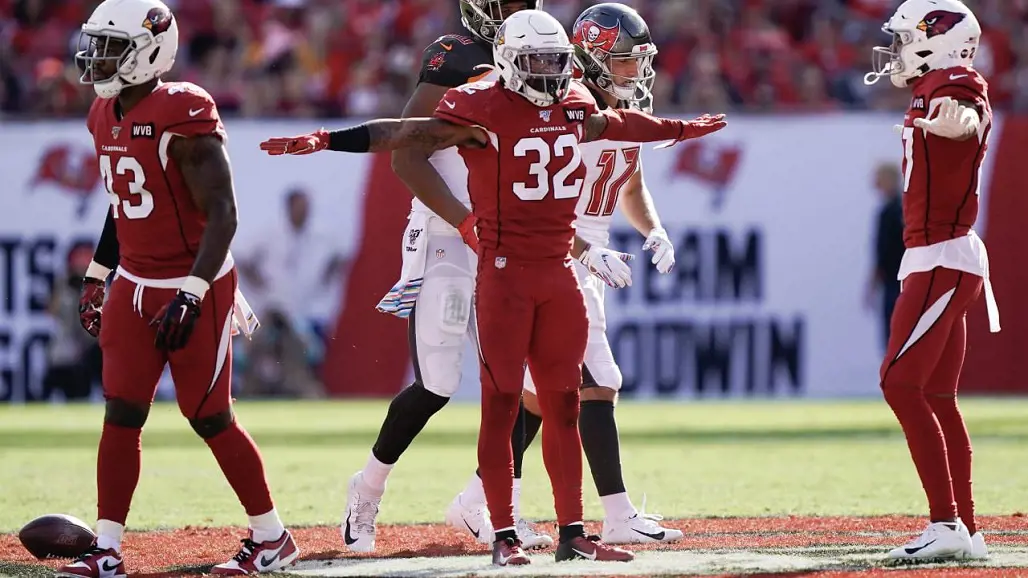 Arizona Cardinals in the field to start a game