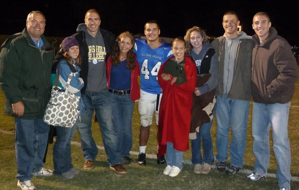 Charlie (in the middle) with his folks and six siblings.