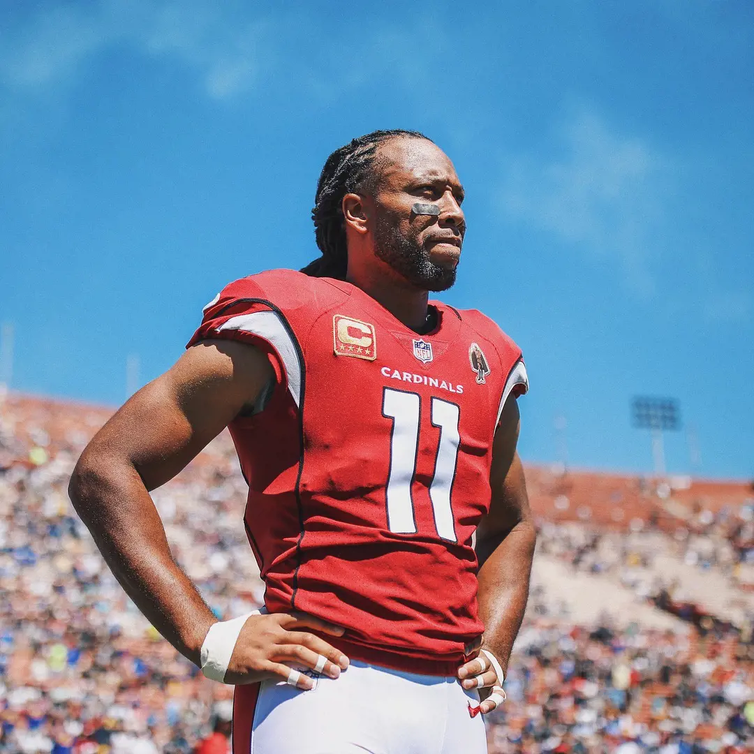 Jersey number of Larry is No. 11 