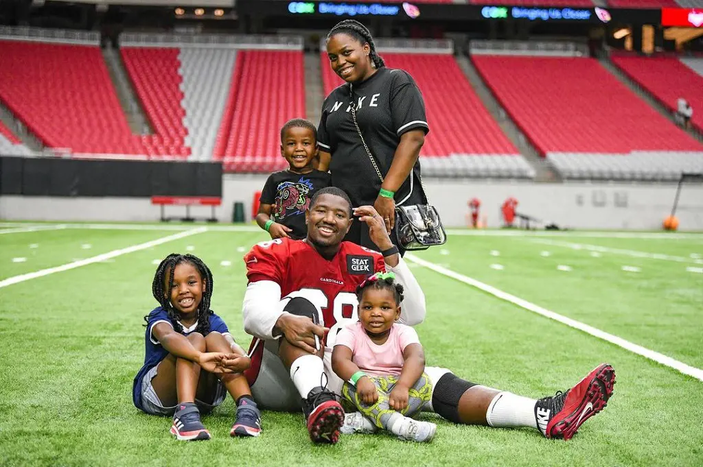 Kelvin tied the knot with his sweetheart Jessica and has 3 kids today.