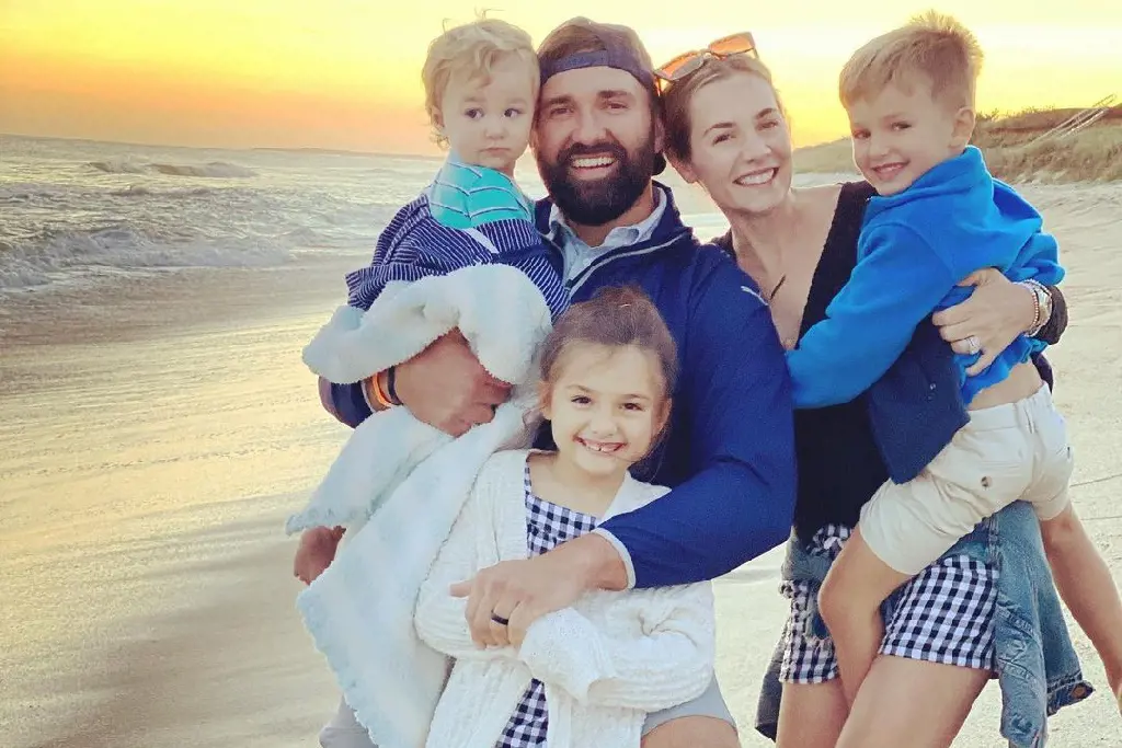 Rob and Paige are married and enjoying their time with 3 kids today.