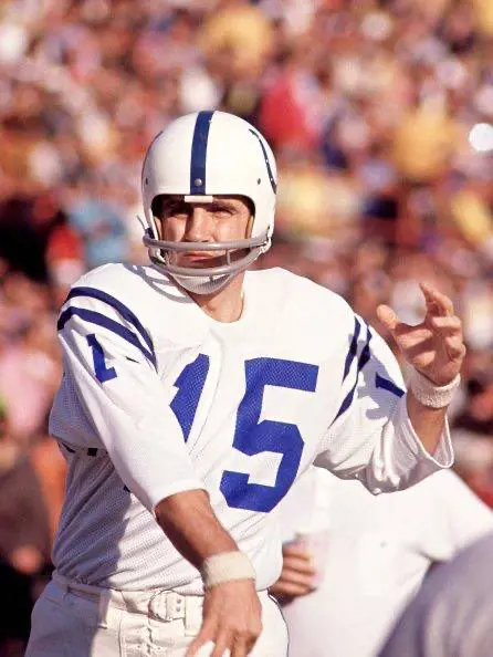 Morrall is the quarterback who helped Miami Dolphins in achieving the perfect season by stepping up in the field after Bob got injured in 1972 NFL season